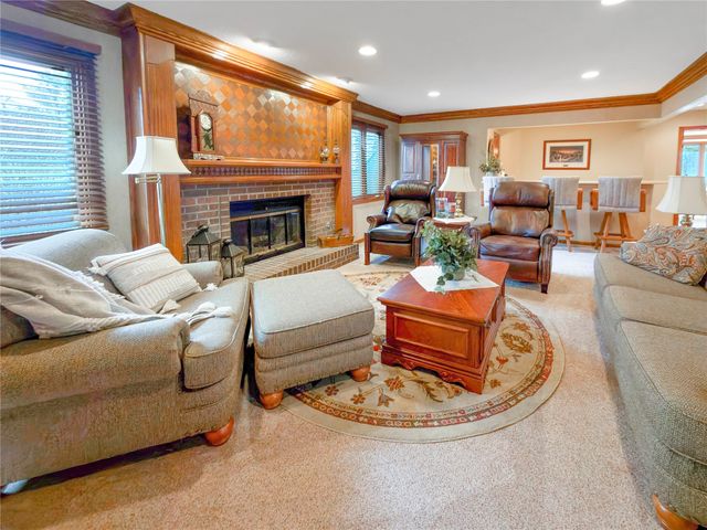 3301 Patricia Drive, Urbandale, IA 50322