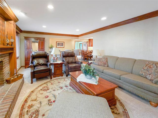 3301 Patricia Drive, Urbandale, IA 50322