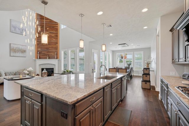 26 Argosy Bend Place, Tomball, TX 77375