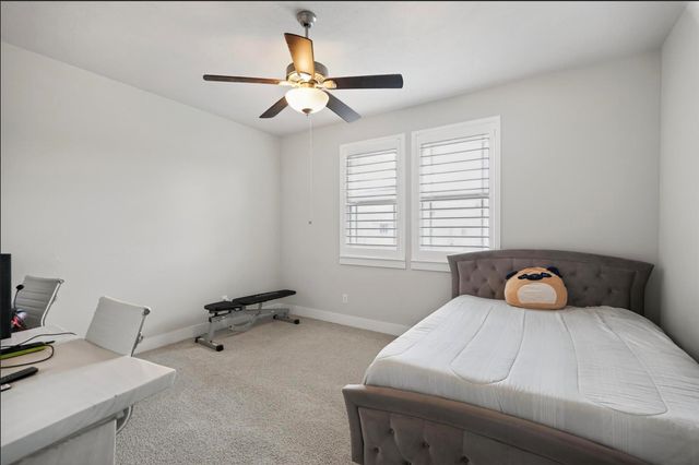 26 Argosy Bend Place, Tomball, TX 77375