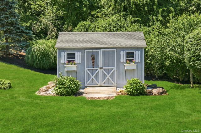 32 Bedell Road, Katonah, NY 10536