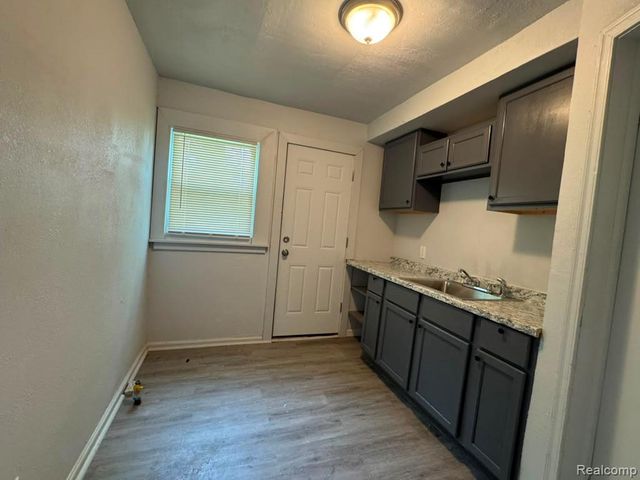 12651 Kelly Road, Detroit, MI 48224