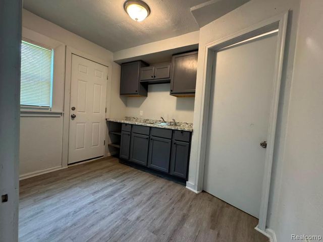 12651 Kelly Road, Detroit, MI 48224