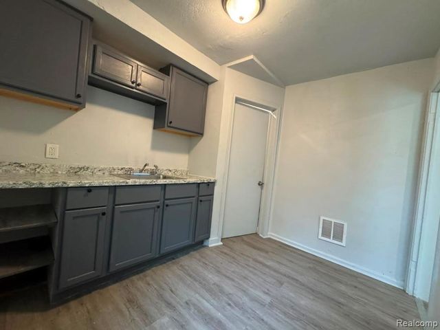 12651 Kelly Road, Detroit, MI 48224