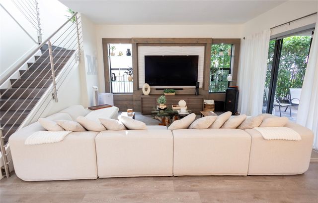 9766 W 34th Avenue, Hialeah, FL 33018