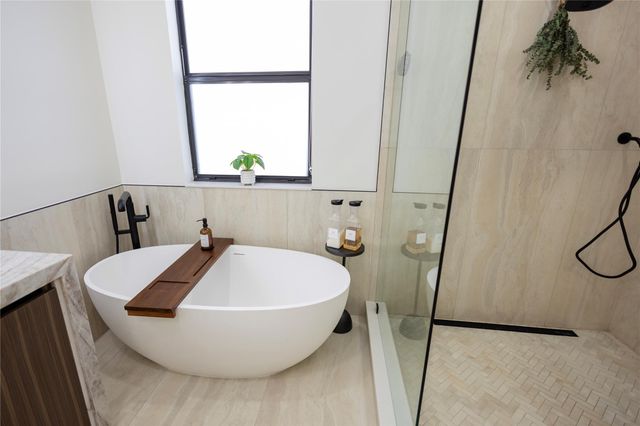 9766 W 34th Avenue, Hialeah, FL 33018