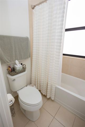 9766 W 34th Avenue, Hialeah, FL 33018