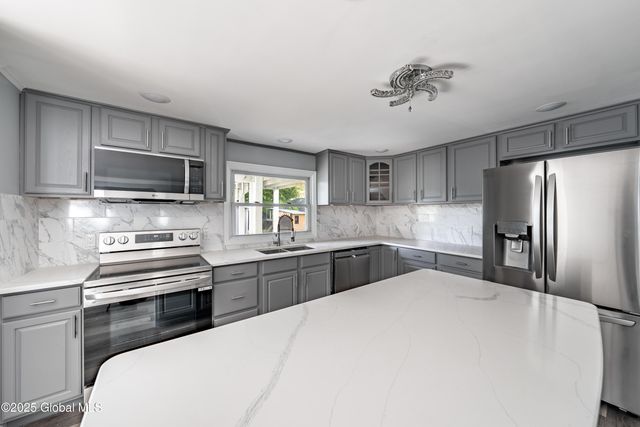 7116 Fuller Station Road, Schenectady, NY 12303