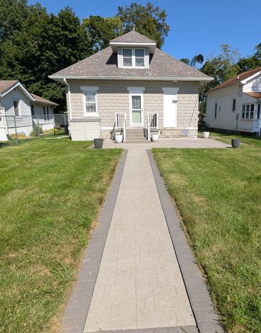 258 7th Street, Silvis, IL 61282
