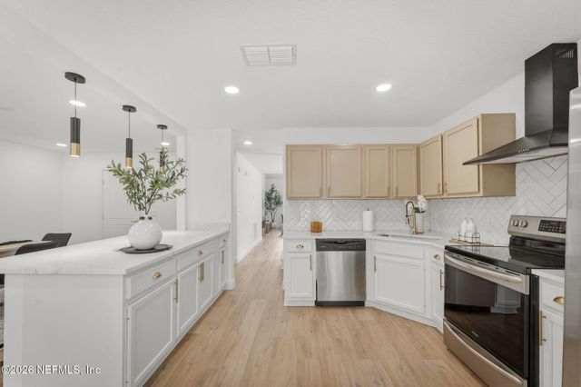 5059 GLEN ALAN Court N, Jacksonville, FL 32210