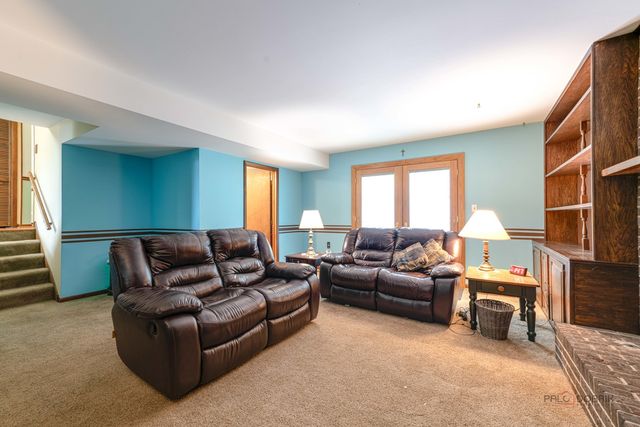 820 Long Meadow Drive, Schaumburg, IL 60193