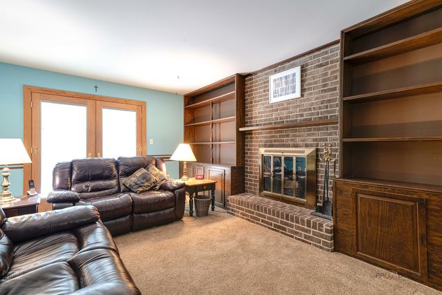 820 Long Meadow Drive, Schaumburg, IL 60193