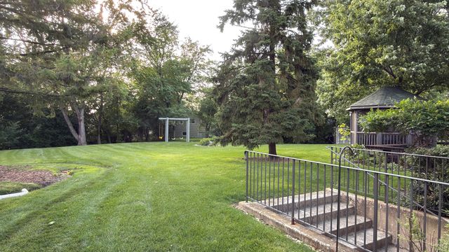 820 Long Meadow Drive, Schaumburg, IL 60193