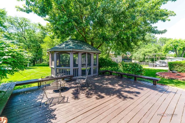 820 Long Meadow Drive, Schaumburg, IL 60193