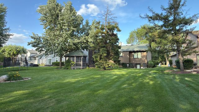 820 Long Meadow Drive, Schaumburg, IL 60193