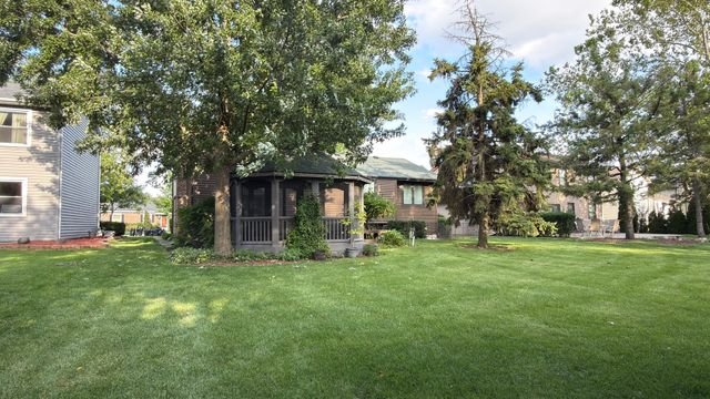 820 Long Meadow Drive, Schaumburg, IL 60193