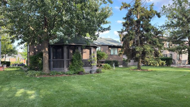 820 Long Meadow Drive, Schaumburg, IL 60193