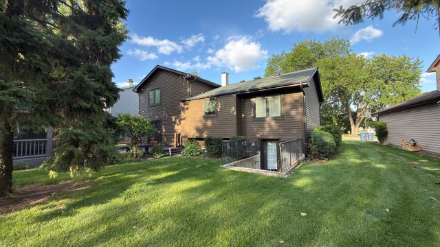820 Long Meadow Drive, Schaumburg, IL 60193