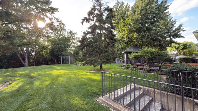 820 Long Meadow Drive, Schaumburg, IL 60193
