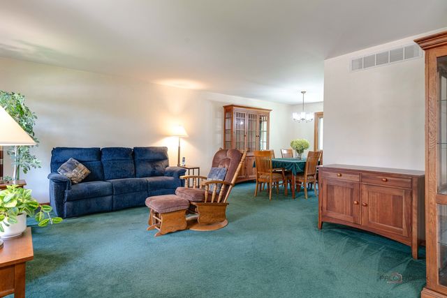 820 Long Meadow Drive, Schaumburg, IL 60193