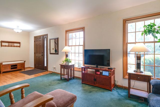 820 Long Meadow Drive, Schaumburg, IL 60193