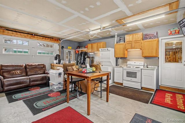 9631 Byron Road, Howell, MI 48855