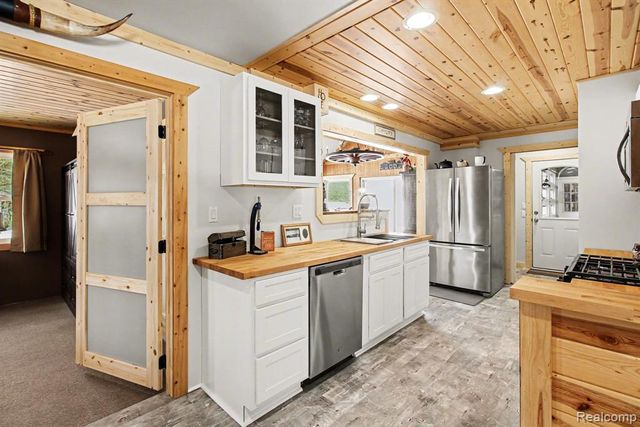 9631 Byron Road, Howell, MI 48855