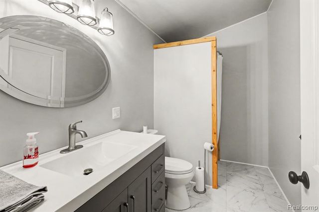 9631 Byron Road, Howell, MI 48855