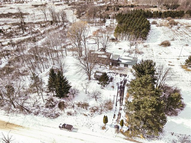 9631 Byron Road, Howell, MI 48855