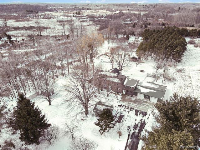 9631 Byron Road, Howell, MI 48855