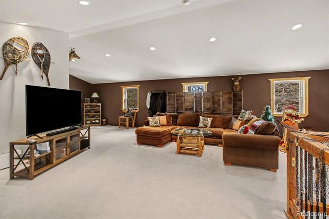 9631 Byron Road, Howell, MI 48855