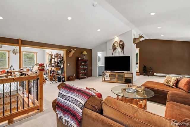 9631 Byron Road, Howell, MI 48855