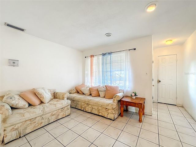 4314 DERBYSHIRE LANE, Orlando, FL 32812