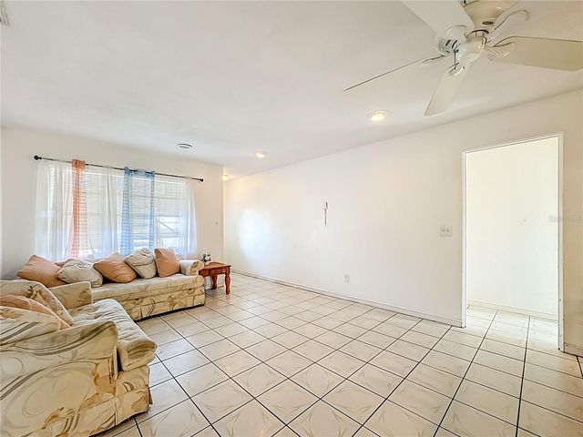 4314 DERBYSHIRE LANE, Orlando, FL 32812