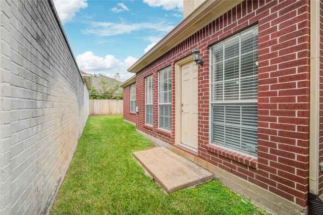 1823 Fantasy Woods Drive, Houston, TX 77094