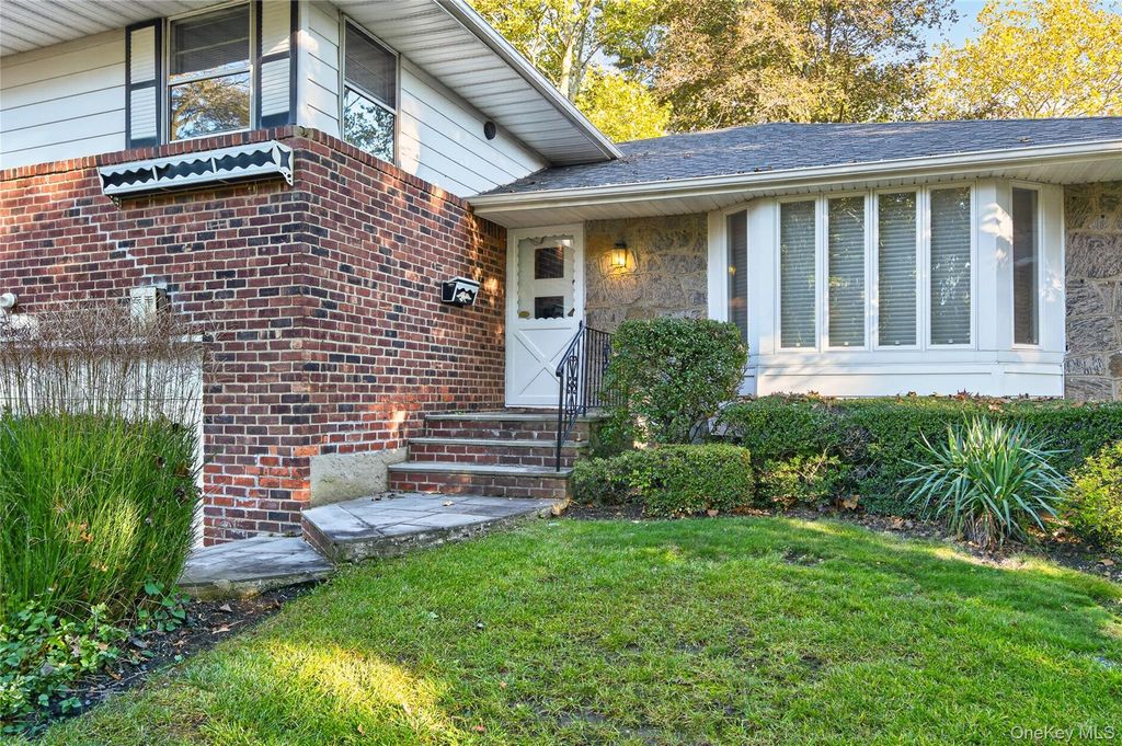 20 Canterbury Road, Woodbury, NY 11797 — photo 3
