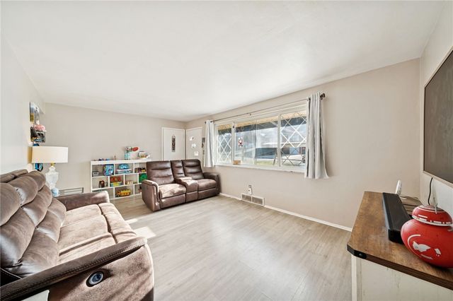 203 Sherrie Dr, Plum Boro, PA 15239