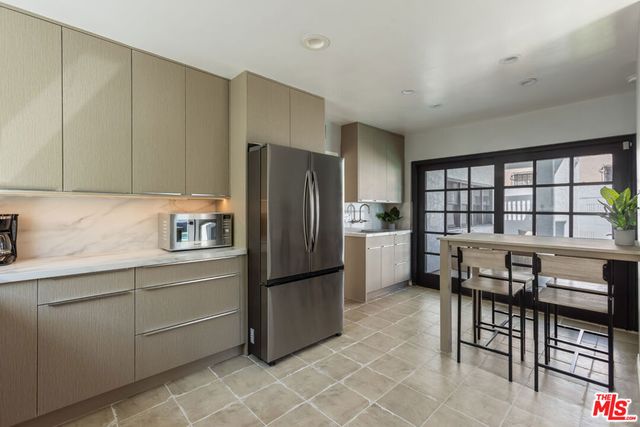 6316 Drexel Avenue, Los Angeles, CA 90048