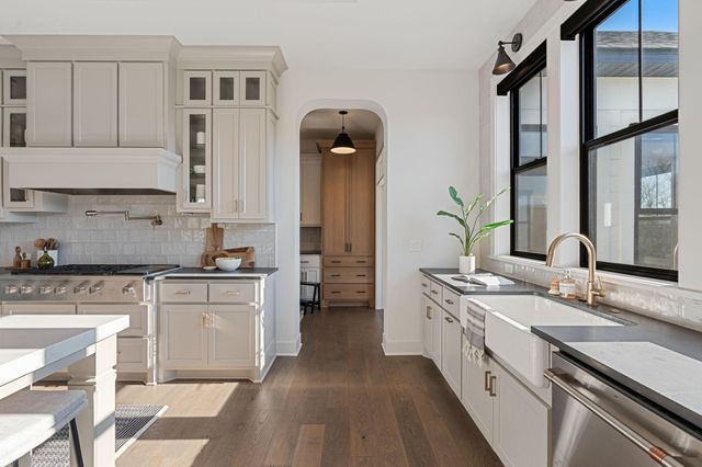 1979 Leaping Deer Circle, Medina, MN 55340