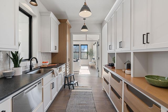 1979 Leaping Deer Circle, Medina, MN 55340