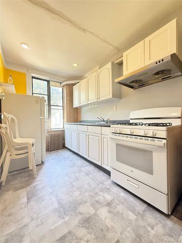 86-09 Jamaica Ave, Woodhaven, NY 11421