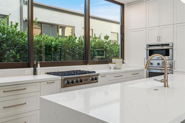 2221 NE 19th Street, Fort Lauderdale, FL 33305
