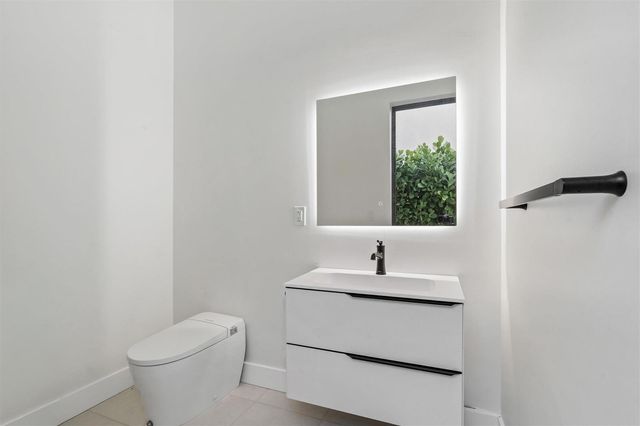 2221 NE 19th Street, Fort Lauderdale, FL 33305