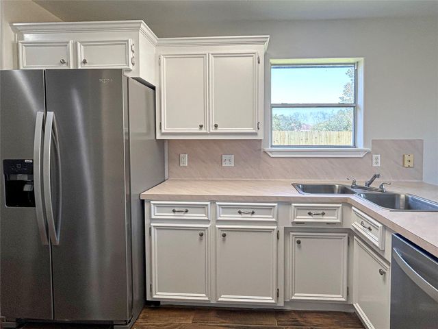 64 Tangerine Court, Lake Jackson, TX 77566