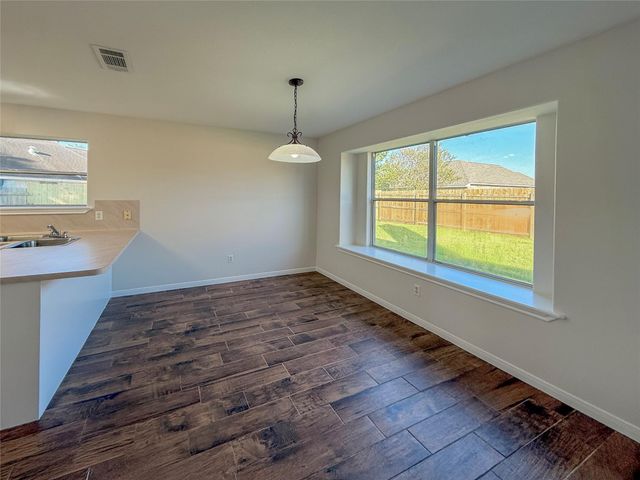 64 Tangerine Court, Lake Jackson, TX 77566