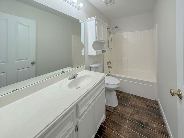 64 Tangerine Court, Lake Jackson, TX 77566