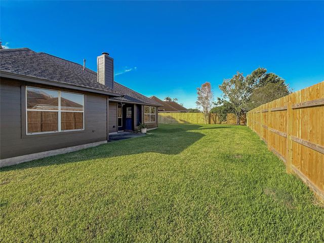 64 Tangerine Court, Lake Jackson, TX 77566