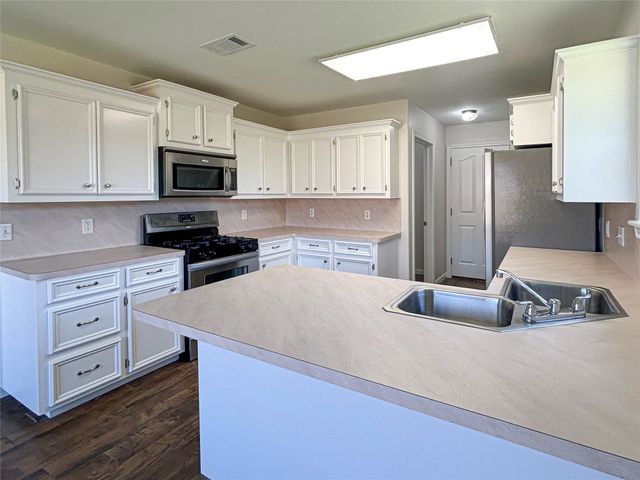 64 Tangerine Court, Lake Jackson, TX 77566