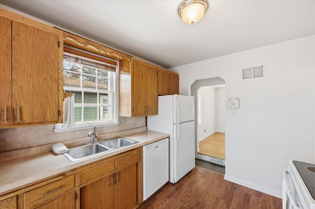 5116 Fairview Avenue N, Crystal, MN 55429