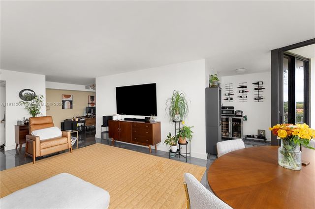 1000 Quayside Ter 506, Miami, FL 33138